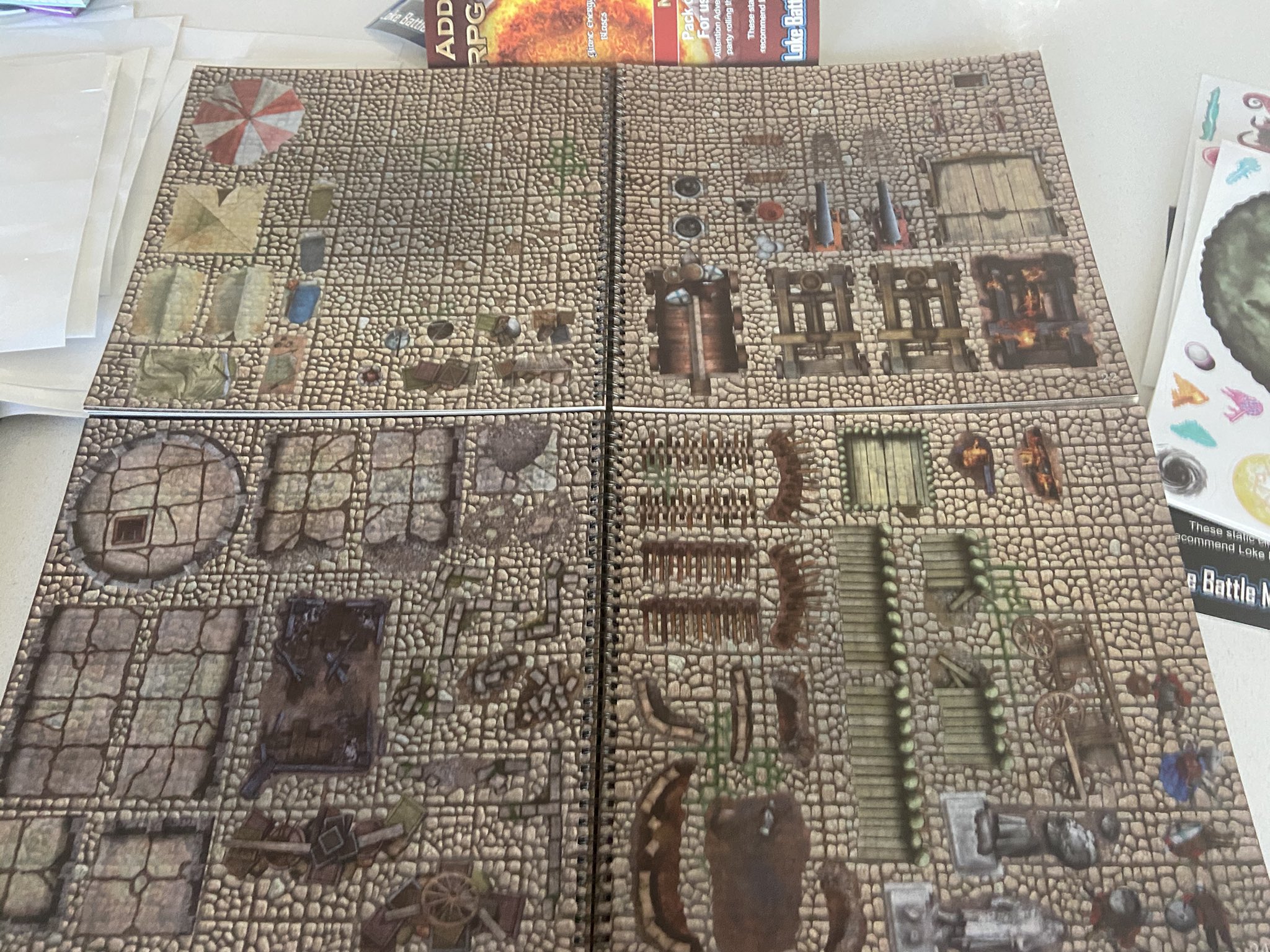 Loke Battle Mats – Livre De Cartes Streets, Sewers & Cemeteries – Pour RPG 5E, 16x12 Pouces, Effaçable à Sec